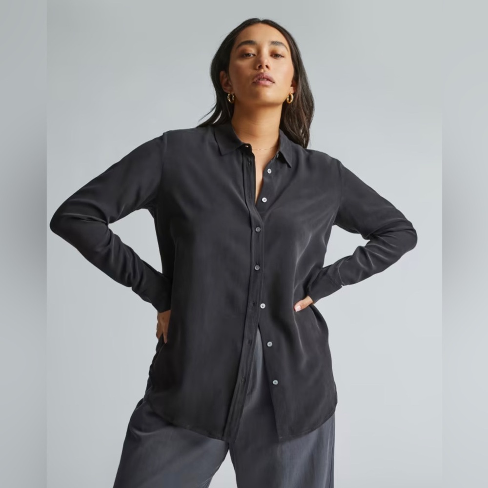 Everlane The Must-Have Shirt in Washable Silk, Black | XS